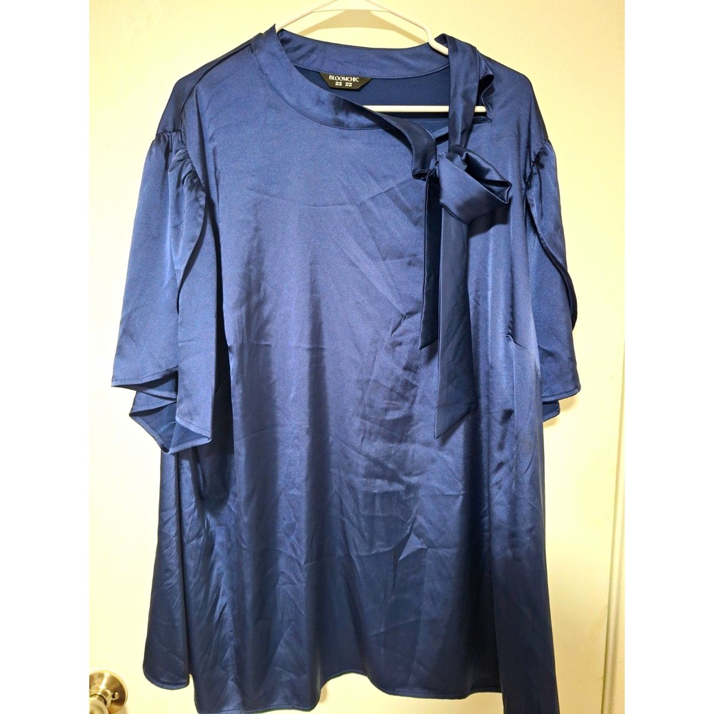 BloomChic Navy Blue Polyester Satin Blouse Womens Size 26 Tie Neck Bow Top Plus